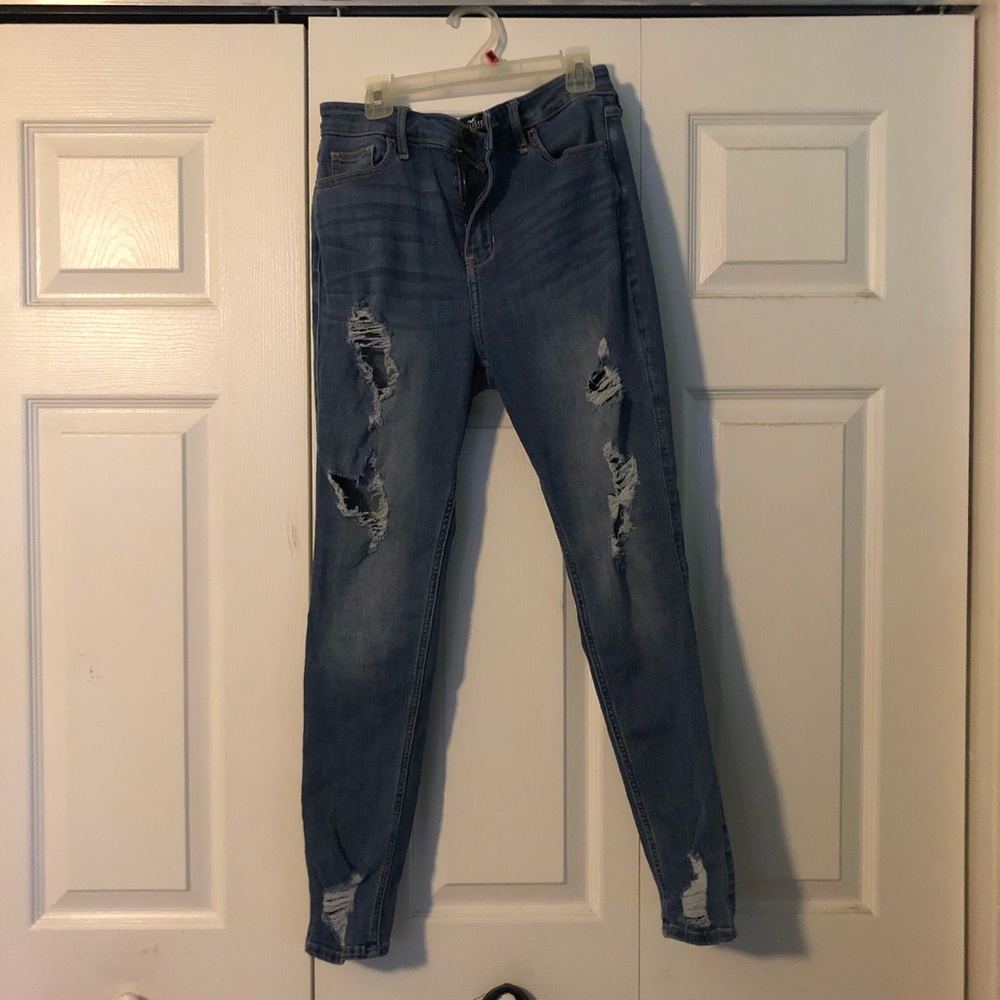 Hollister jeans dark color , size 5 , length short